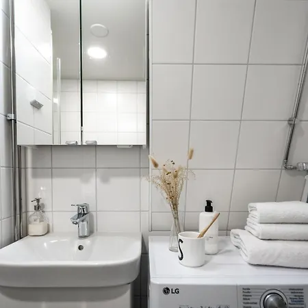 Roost 10 B Apartment
